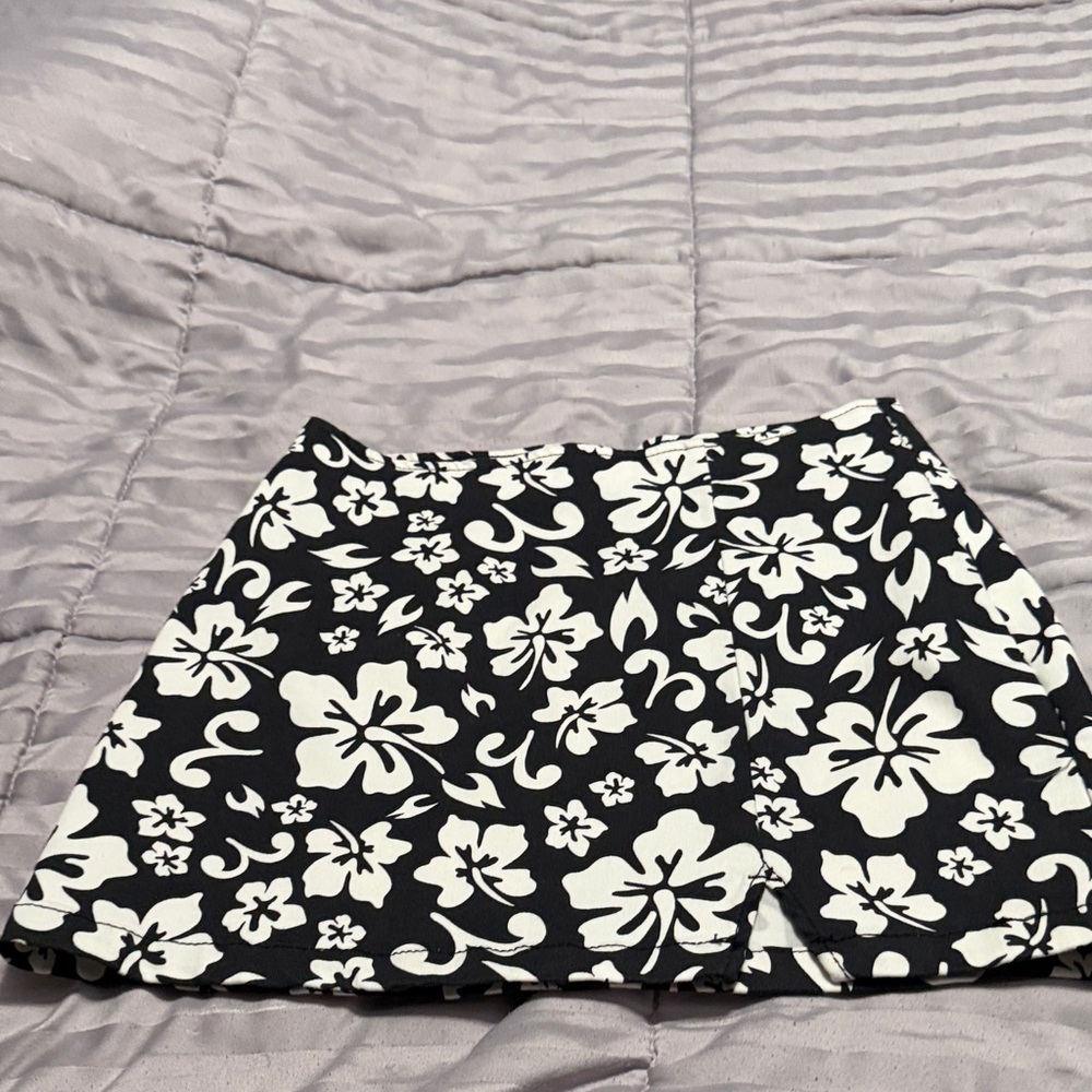 NWOT Floral Black and White Women's Mini Skirt